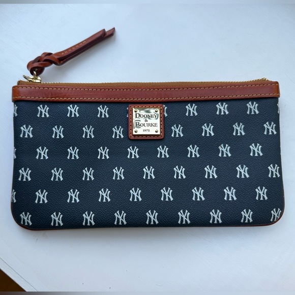 Dooney and Burke MLB New York Yankees Zip Wallet with Card Slots Like New - Picture 1 of 7